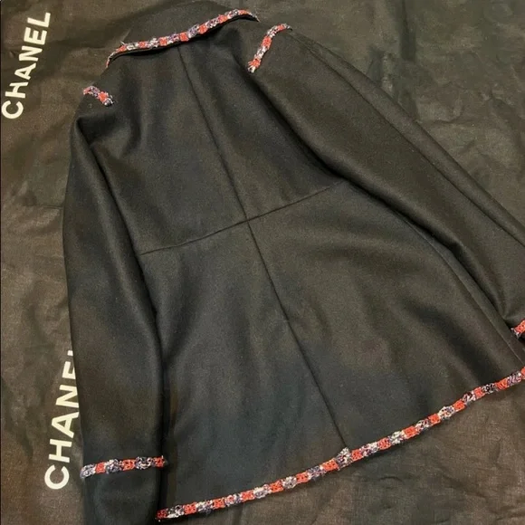 Chanel jacket - Picture 3 of 7